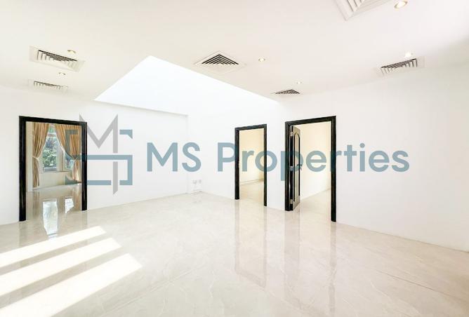 989346 - Property Image 3