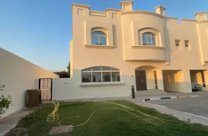 مجمع سكني - 4 غرف نوم - 4 حمامات للايجار في شارع الدانة - مريخ - المريخ - الدوحة