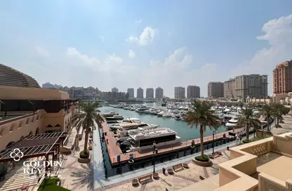 تاون هاوس - 2 غرف نوم - 3 حمامات للايجار في طريق بورتو الغربي - بورتو أرابيا - جزيرة اللؤلؤة - الدوحة