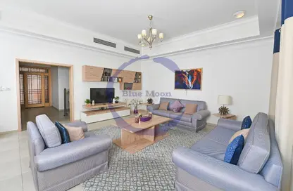 Living Room image for: Villa - 3 Bedrooms - 3 Bathrooms for rent in Wadi Al Markh - Muraikh - AlMuraikh - Doha, Image 1
