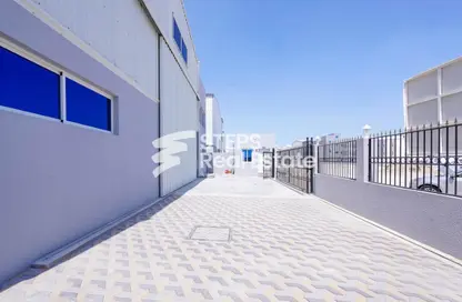 Warehouse - Studio - 4 Bathrooms for rent in East Industrial Street - Birkat Al Awamer - Al Wakra