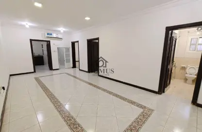 شقة - 2 غرف نوم - 2 حمامات للايجار في شارع انس - فريج بن محمود الشمالي - فريج بن محمود - الدوحة