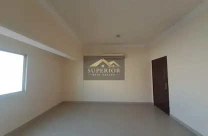 Apartment - 2 Bedrooms - 2 Bathrooms for rent in Umm Ghuwalina - Umm Ghuwailina - Doha