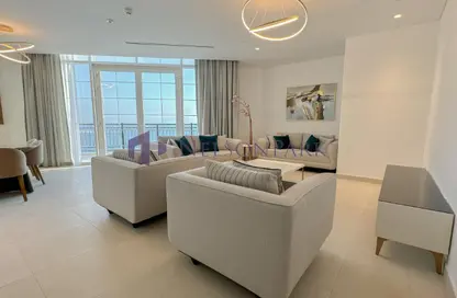 Penthouse - 3 Bedrooms - 5 Bathrooms for rent in Floresta Gardens - Floresta Gardens - The Pearl Island - Doha