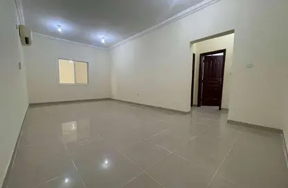 شقة - 2 غرف نوم - 2 حمامات للايجار في شارع الجزيره - فريج بن محمود الشمالي - فريج بن محمود - الدوحة