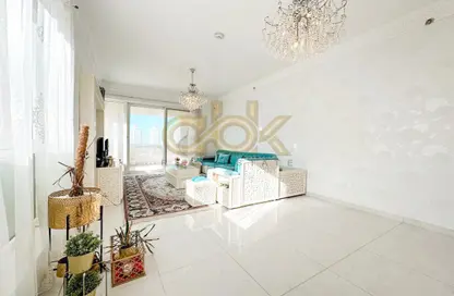 Apartment - 2 Bedrooms - 3 Bathrooms for sale in Viva East - Viva Bahriyah - The Pearl Island - Doha