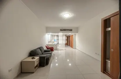 صورة لـ غرفة المعيشة شقة - 1 حمام للايجار في تاور 29 - فيفا بحرية - جزيرة اللؤلؤة - الدوحة ، صورة رقم 1