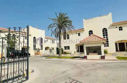 مجمع سكني - 4 غرف نوم - 5 حمامات للايجار في سلاطة الجديدة - سلاطة - الدوحة