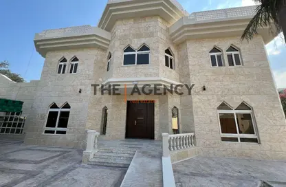 Villa - 5 Bedrooms - 7 Bathrooms for rent in Onaiza Street - Diplomatic Area - Doha