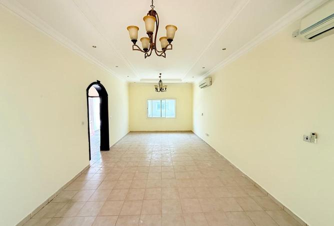 933146 - Property Image 2