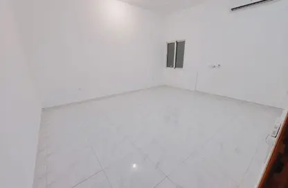 Apartment - 2 Bedrooms - 2 Bathrooms for rent in Mamoura 18 - Al Maamoura - Doha