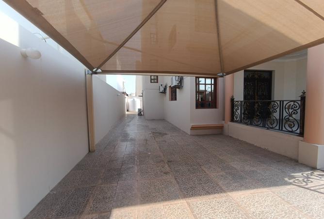 999818 - Property Image 2