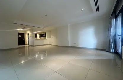 Apartment - 1 Bedroom - 2 Bathrooms for rent in West Porto Drive - Porto Arabia - The Pearl Island - Doha