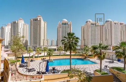 صورة لـ حوض سباحة شقة - 2 غرف نوم - 3 حمامات للايجار في مدينة سنترال - سنتر المدينة - جزيرة اللؤلؤة - الدوحة ، صورة رقم 1