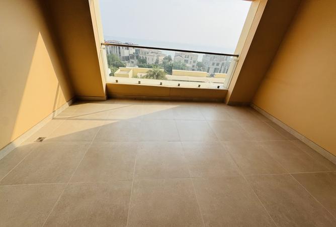 982822 - Property Image 2