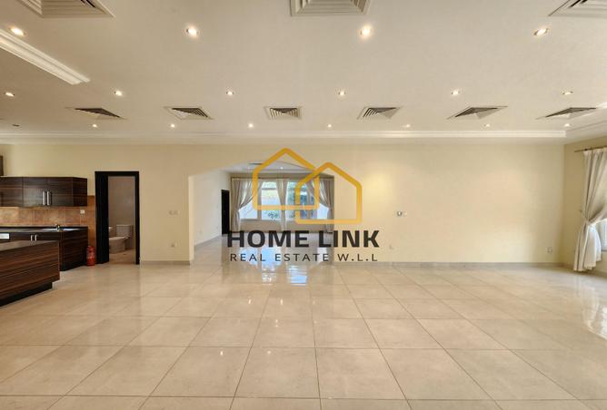 935651 - Property Image 2