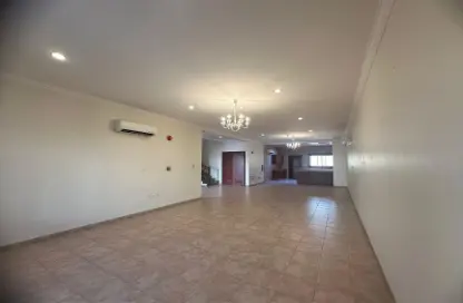 Empty Room image for: Apartment - 3 Bedrooms - 2 Bathrooms for rent in Ain Khalid Gate - Ain Khaled - Doha, Image 1