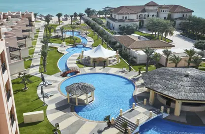 صورة لـ حوض سباحة شقة - غرفة نوم - 2 حمامات للايجار في إنتركونتيننتال الدوحة ريزيدنس - الخليج الغربي - الدوحة ، صورة رقم 1