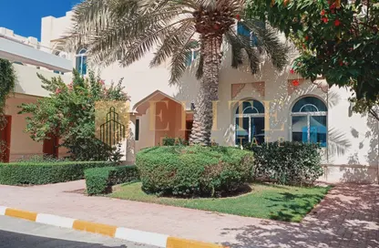 Villa - 5 Bedrooms - 6 Bathrooms for rent in Legtaifiya Lagoon - West Bay - Doha