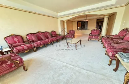 Living Room image for: Townhouse - 2 Bedrooms - 3 Bathrooms for sale in Porto Arabia - The Pearl Island - Doha, Image 1