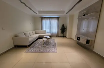 Apartment - 1 Bedroom - 2 Bathrooms for rent in Porto Arabia - The Pearl Island - Doha