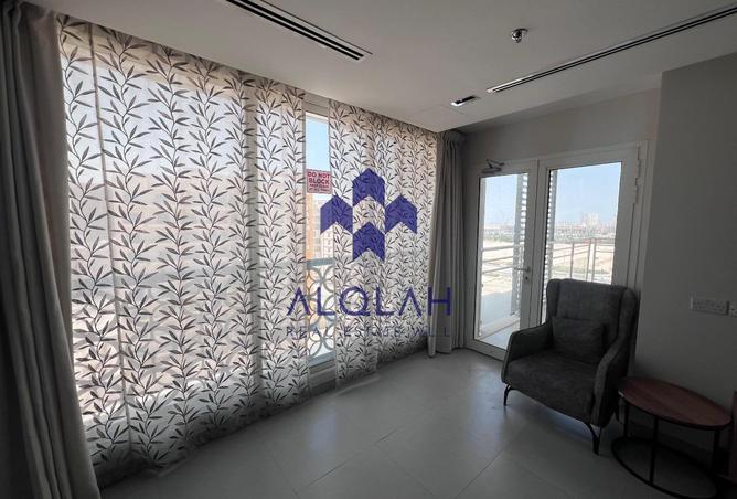955742 - Property Image 2