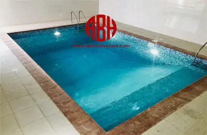 صورة لـ حوض سباحة فيلا - 6 غرف نوم - 7 حمامات للايجار في أم قرن - الضعاين ، صورة رقم 1