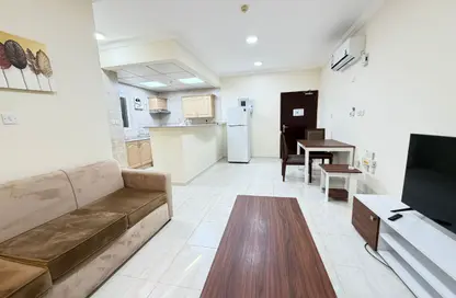 Apartment - 1 Bedroom - 1 Bathroom for rent in Umm Ghwailina Comm - Umm Ghuwalina - Umm Ghuwailina - Doha