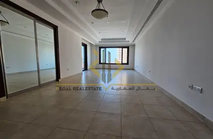 شقة - 2 غرف نوم - 3 حمامات للايجار في طريق بورتو الشرقي - بورتو أرابيا - جزيرة اللؤلؤة - الدوحة