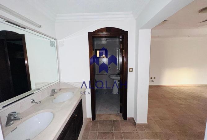 944712 - Property Image 3