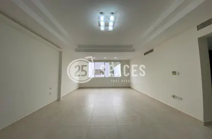 Villa - 4 Bedrooms - 6 Bathrooms for rent in Les Roses 1 - Les Roses Compound - Doha
