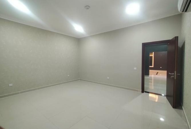 947796 - Property Image 2