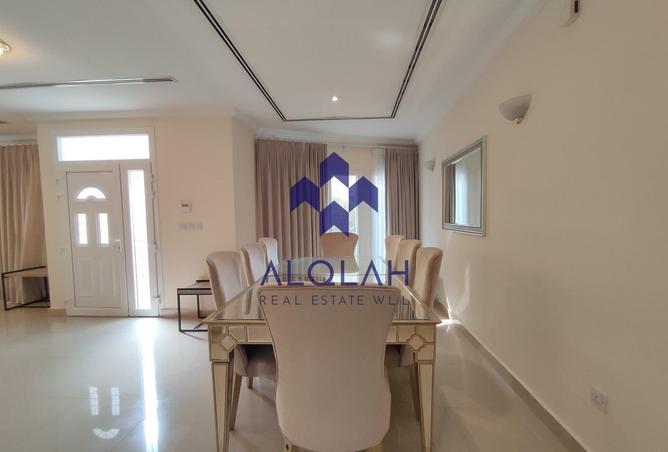 989493 - Property Image 2