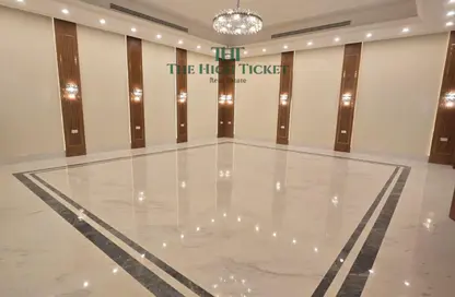 Villa - 7+ Bedrooms - 7+ Bathrooms for sale in Al Dafna - Al Dafna - Doha
