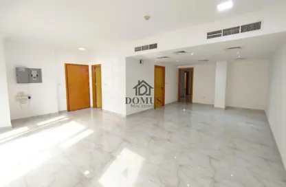 Apartment - 3 Bedrooms - 3 Bathrooms for rent in Thabit Bin Zaid Street - Al Mansoura - Doha