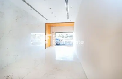 Shop - Studio for rent in Al Hanaa Street - Al Gharrafa - Doha