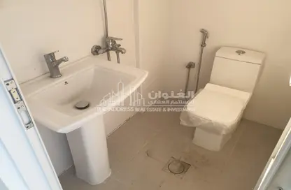 Bathroom image for: Shop - Studio - 1 Bathroom for rent in Al Wakra - Al Wakra - Al Wakrah - Al Wakra, Image 1