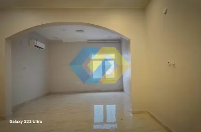 شقة - 2 غرف نوم - 2 حمامات للايجار في شارع الخازن - مدينة خليفة جنوب - مدينة خليفة - الدوحة