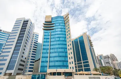طابق كامل - استوديو - 2 حمامات للايجار في ابراج سيتي سنتر - الخليج الغربي - الدوحة