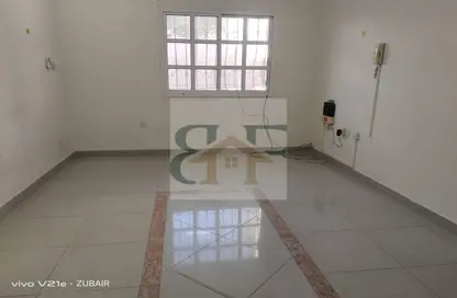 شقة - 2 غرف نوم - 2 حمامات للايجار في شارع المطار القديم - طريق المطار القديم - الدوحة