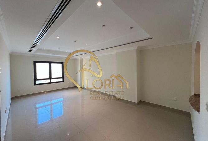 943712 - Property Image 2