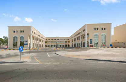 محل تجاري - استوديو - 1 حمام للايجار في مجمع الشيخة هدى - الغرافة - الدوحة