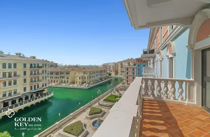 Apartment - 2 Bedrooms - 3 Bathrooms for rent in Carnaval - Qanat Quartier - The Pearl Island - Doha