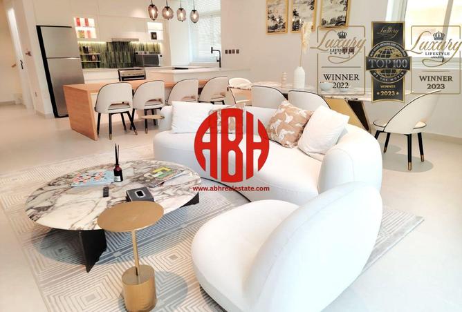 985537 - Property Image 2