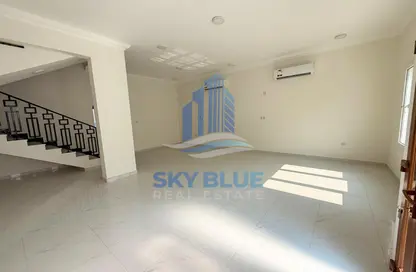 فيلا - 7 غرف نوم - 8 حمامات للايجار في شارع المرخية - المرخية - الدوحة