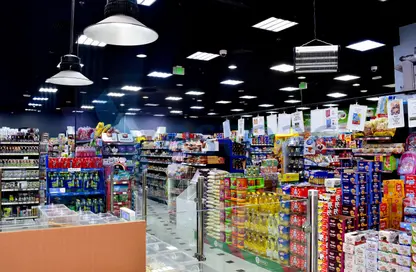محل تجاري - استوديو - 1 حمام للبيع في ميسامير - الدوحة
