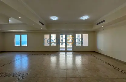 Apartment - 3 Bedrooms - 4 Bathrooms for sale in Tower 9 - Porto Arabia - The Pearl Island - Doha