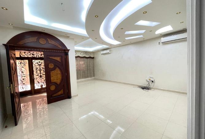 940672 - Property Image 2