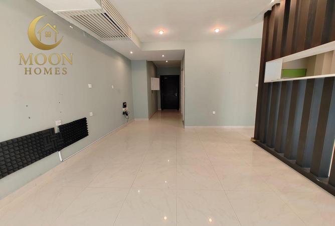 987698 - Property Image 2