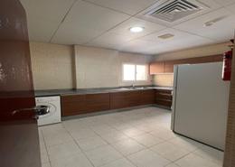 صورةمطبخ لـ: شقة - 2 غرف نوم - 2 حمامات للكراء في فريج بن محمود الشمالي - فريج بن محمود - الدوحة, صورة 1